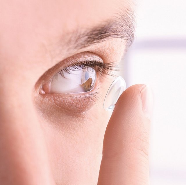 Brillenfreiheit durch Augen Lasern oder implantierbare Kontaktlinsen